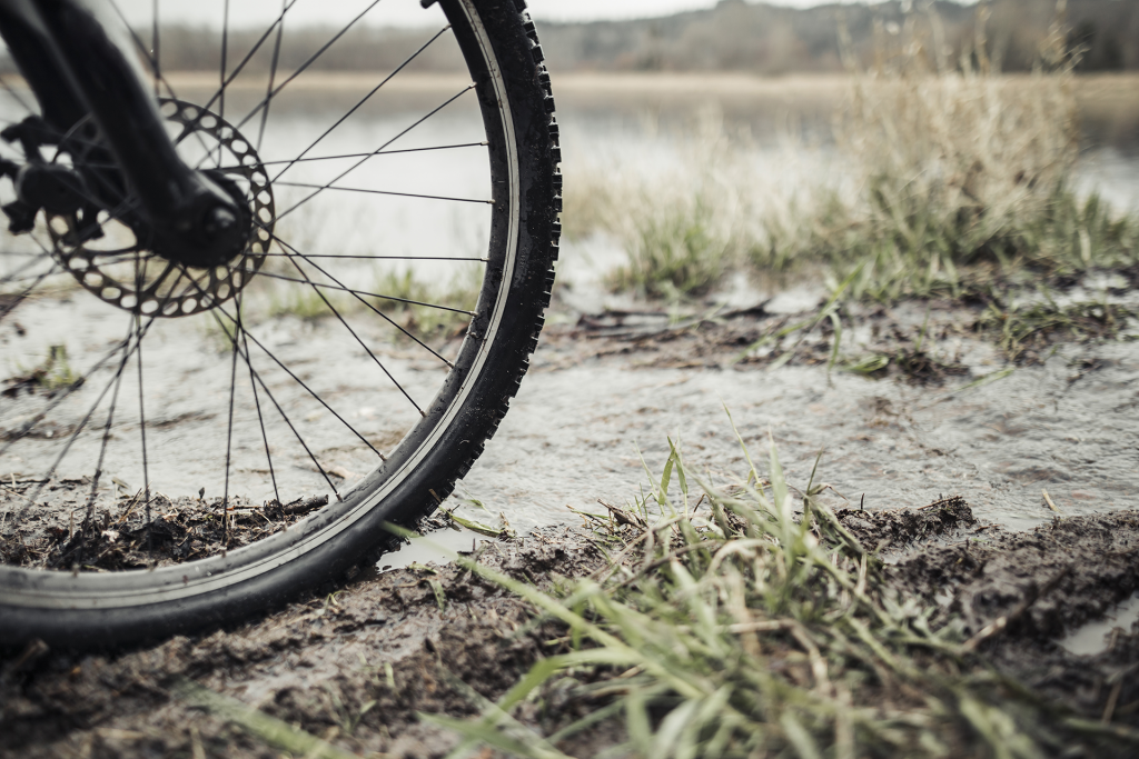 pneu bicicleta na lama