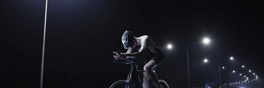 pedalar à noite